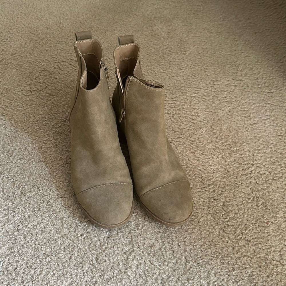 Brown heeled boots 
Women’s 9
